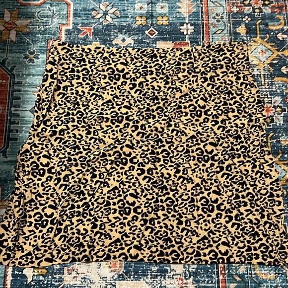 FREE PEOPLE | Leopard Mini Skirt Slit Size 10 - Picture 3 of 4